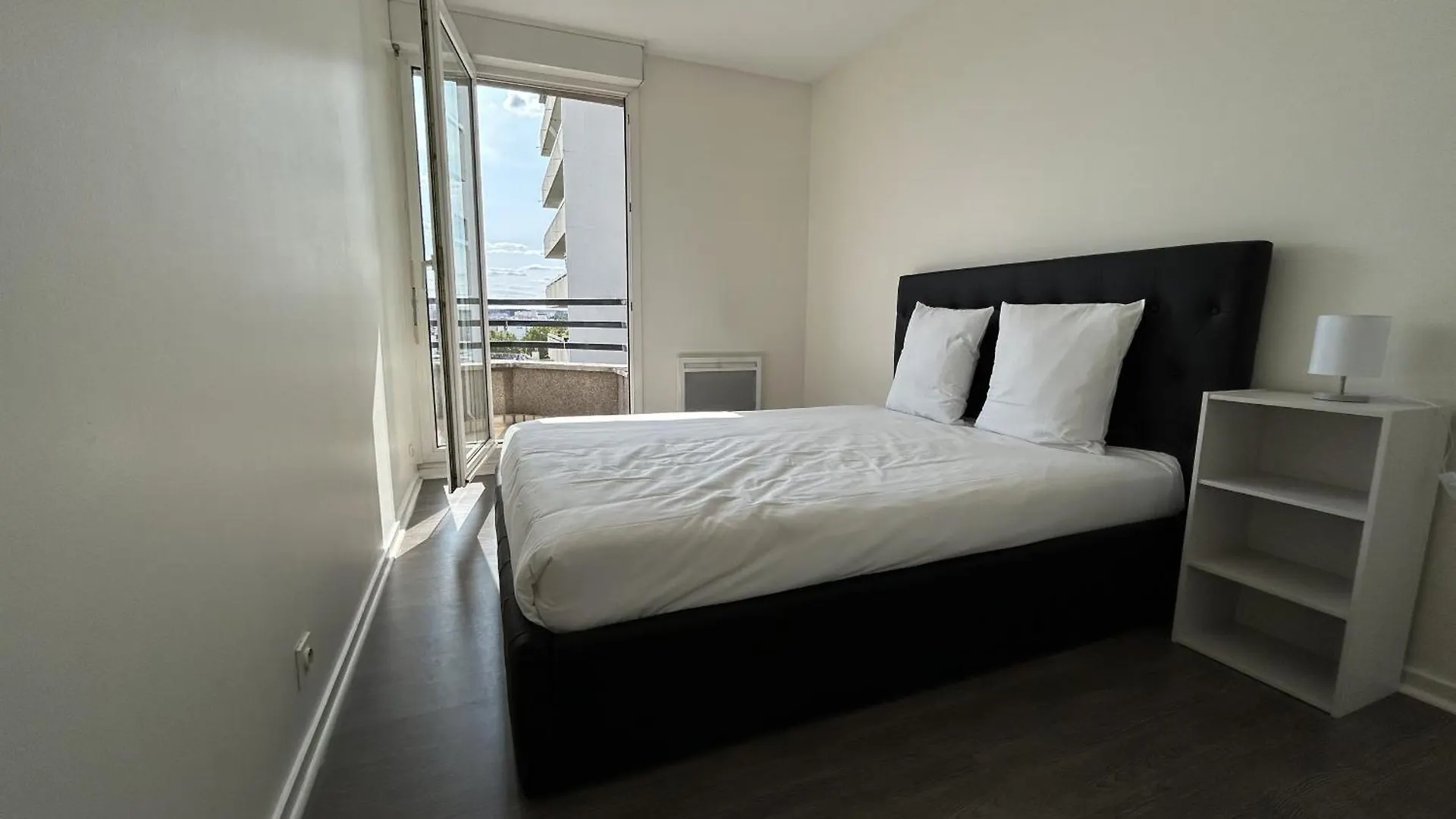 A 500M Paris, 130M2 Avec 4Ch, Balcon Et Parking Apartment Le Kremlin-Bicetre 0*,
