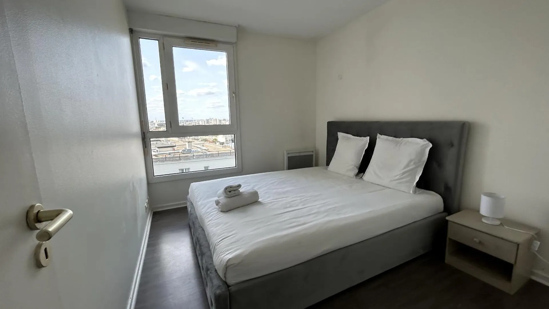A 500M Paris, 130M2 Avec 4Ch, Balcon Et Parking Apartment Le Kremlin-Bicetre 0*,  France