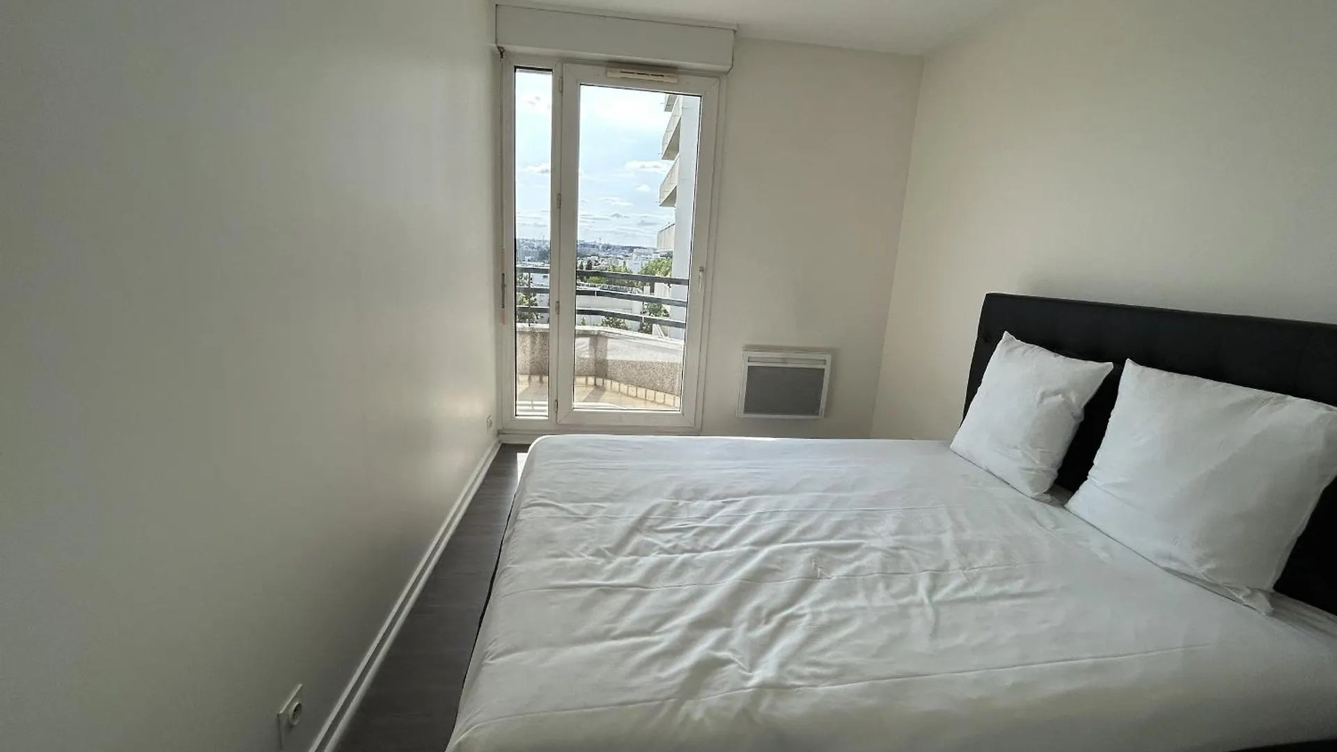 A 500M Paris, 130M2 Avec 4Ch, Balcon Et Parking Apartment Le Kremlin-Bicetre